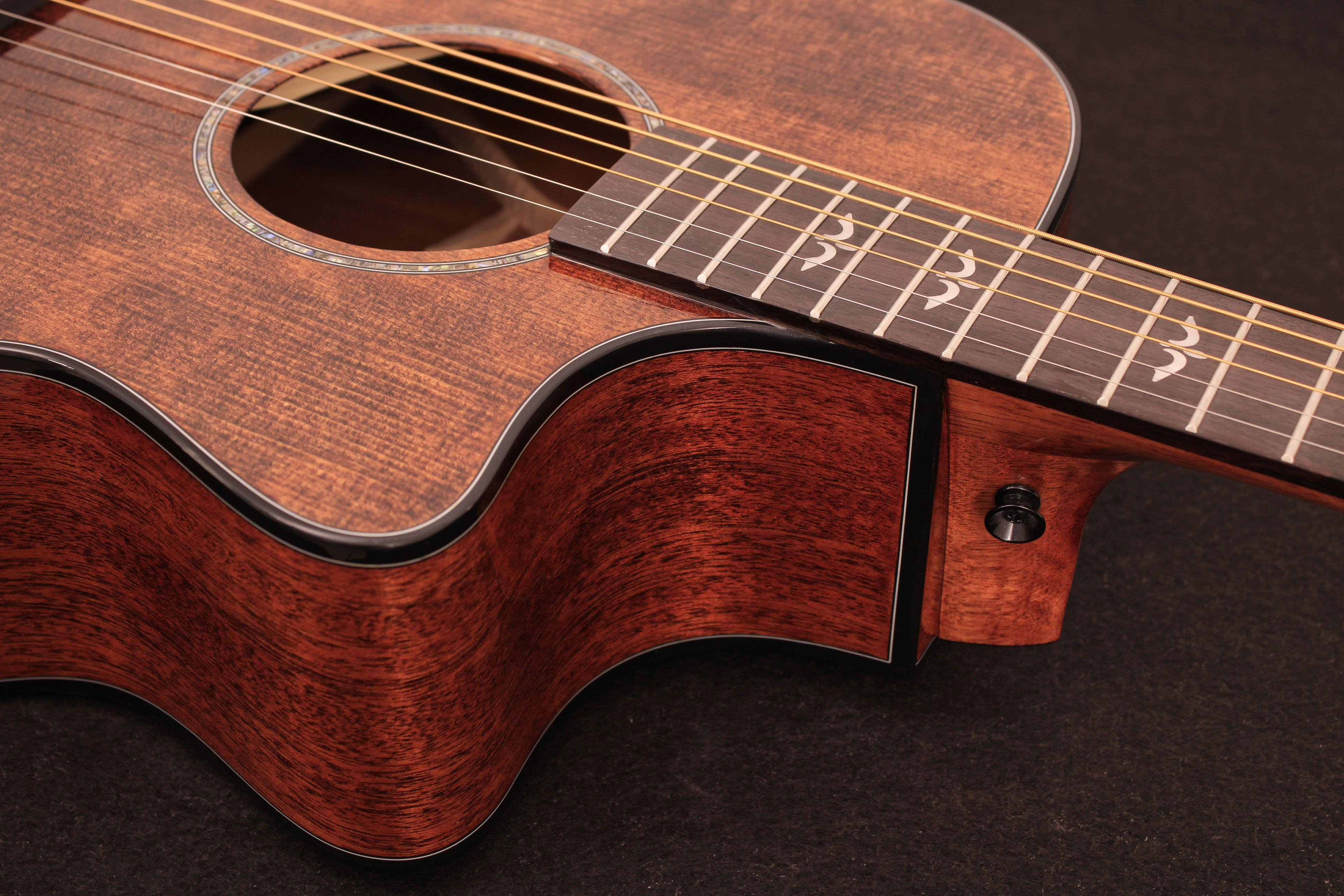 Guitarra Acústica D-70 Freeman