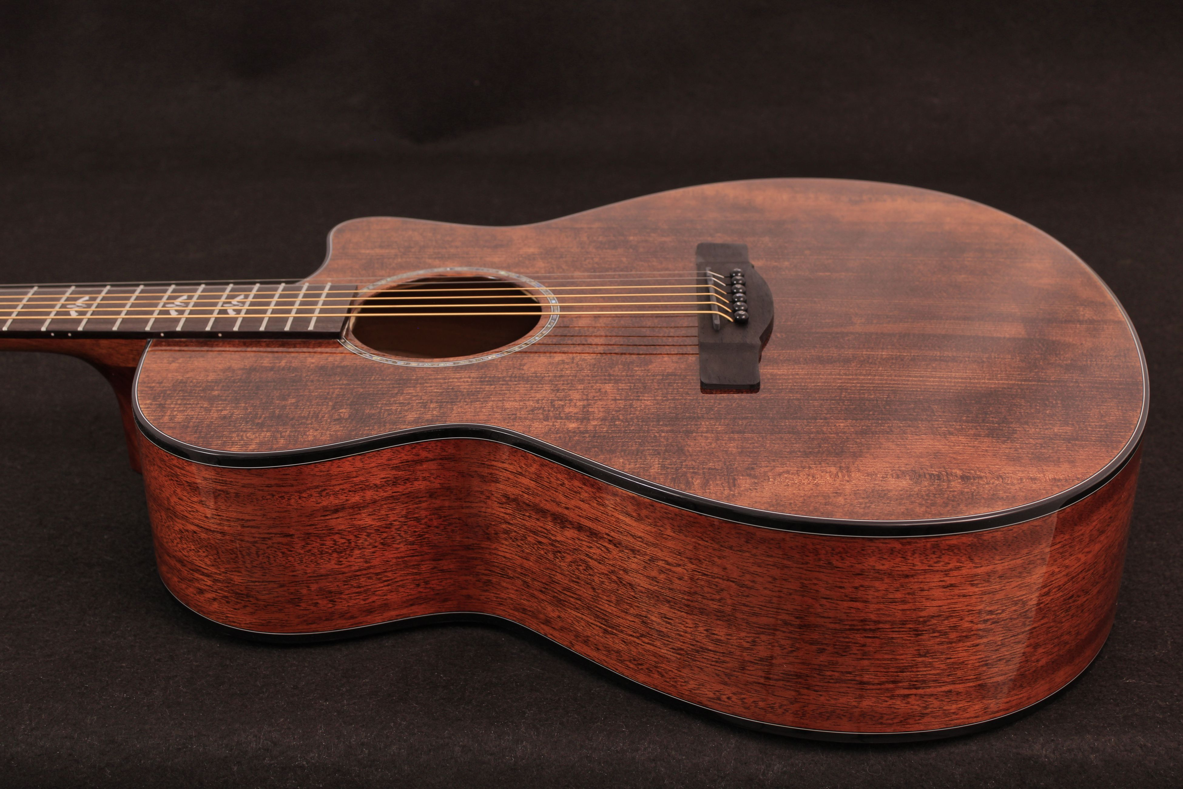 Guitarra Acústica D-70 Freeman