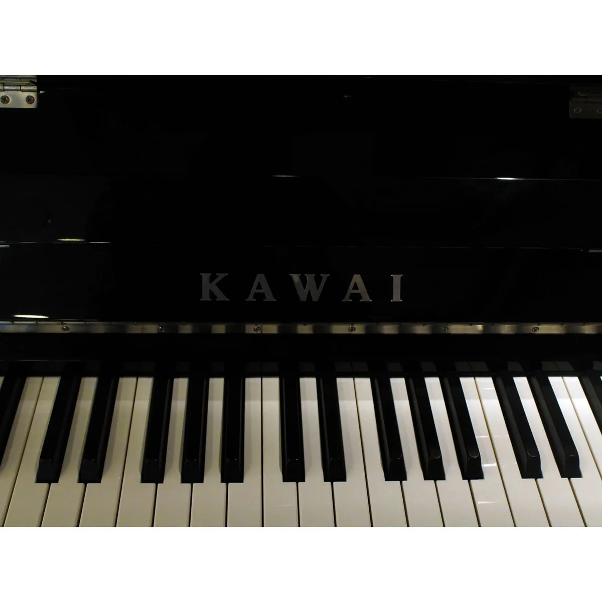 Piano Vertical ND-21 Ebony Polish Kawai (incluye sillín)