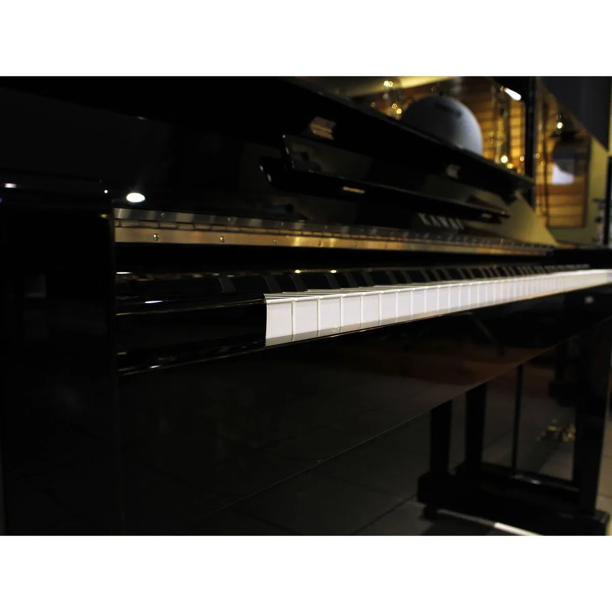 Piano Vertical ND-21 Ebony Polish Kawai (incluye sillín)