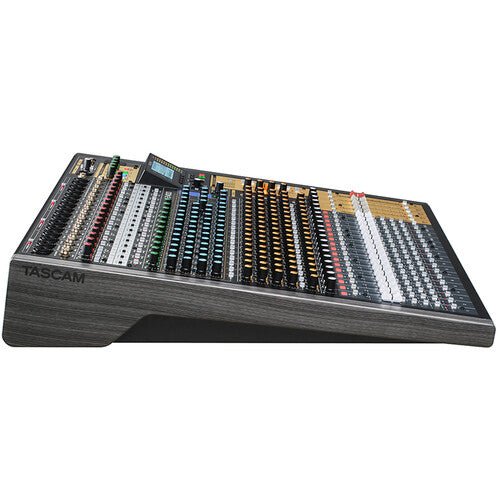 Consola de Grabación Analógica 24 pistas c/Interfaz Model 2400 TASCAM