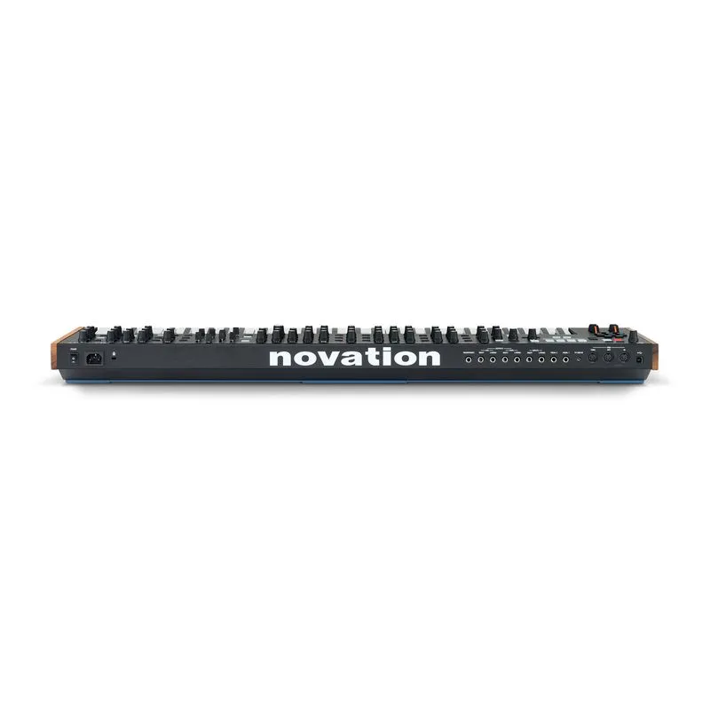 Sintetizador Summit Novation