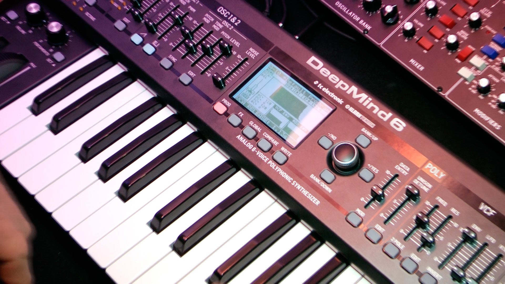 Sintetizador Análogo Polifónico DeepMind 6X Behringer