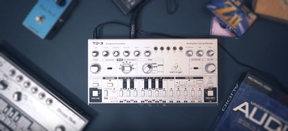 Sintetizador de Bajos Con Secuenciador TD-3-SR Behringer