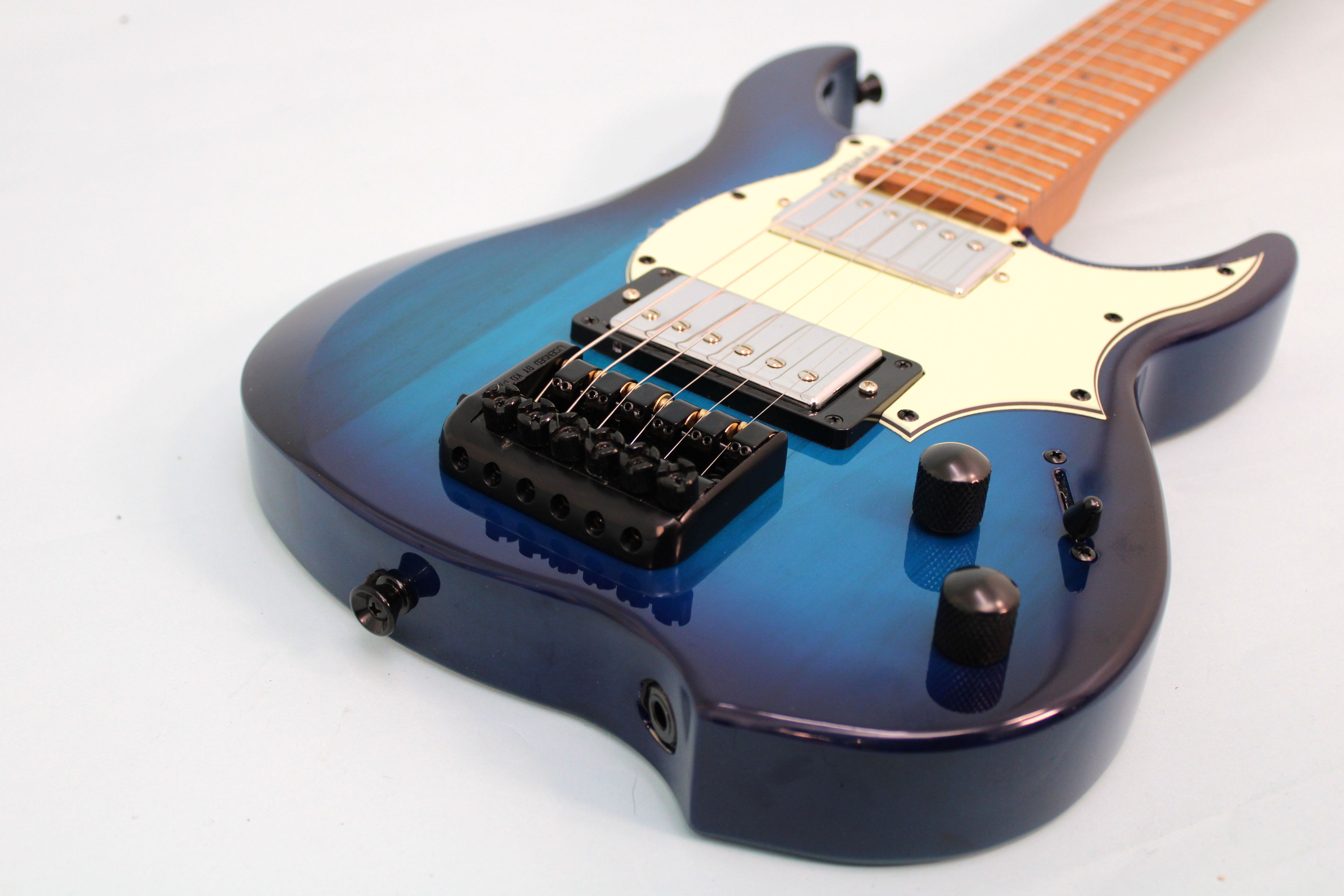 Guitarra Eléctrica HG10 Headless Freeman (funda incluida)