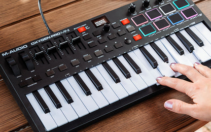 Controlador MIDI Oxygen Pro Mini M-Audio