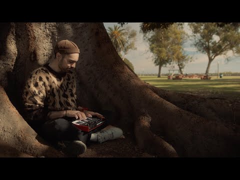 Controlador MIDI Autónomo MPK Mini Play MK3 Akai