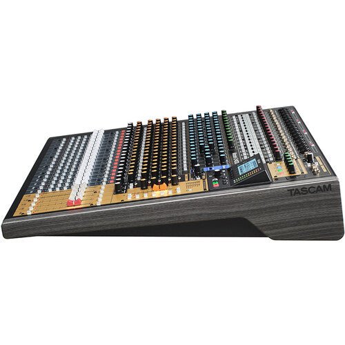 Consola de Grabación Analógica 24 pistas c/Interfaz Model 2400 TASCAM